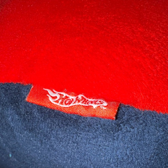 Hot wheels pillow - Picture 4 of 6